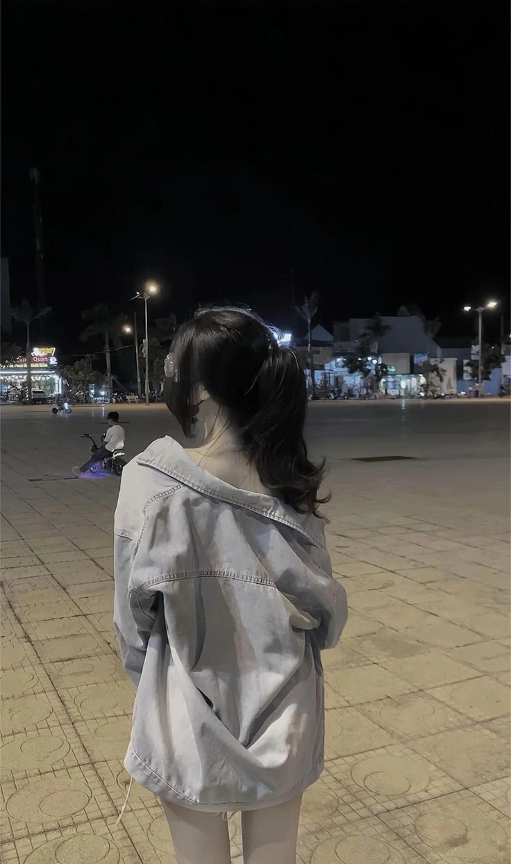 ảnh chụp sau lưng buồn